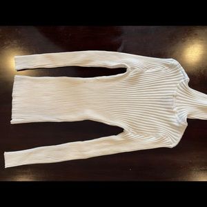 White turtle neck long sleeve sweater
